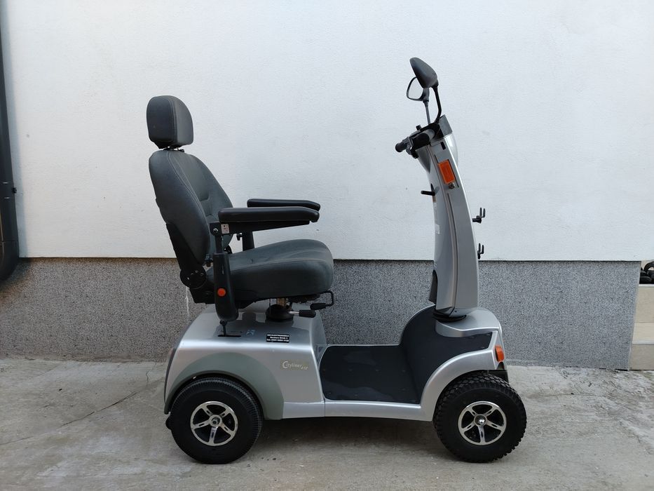 Cărucior scuter electric persoane cu dizabilități