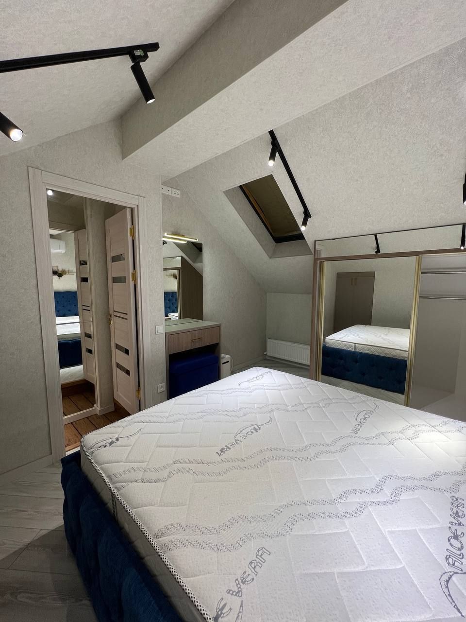 ПРОДАЁТСЯ КВАРТИРА 3/8-9/9 в  ЖК Golden House 
Ц-2 ор-р Алайский