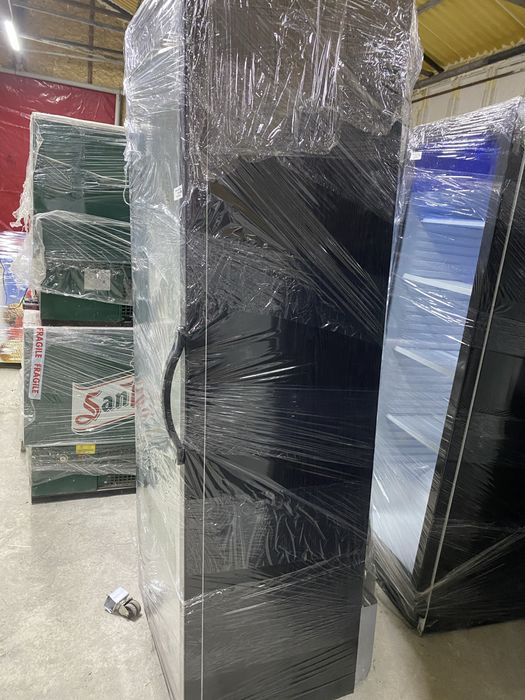 Vitrina frigorifica verticala pentru racoritoare/bauturi/lactate