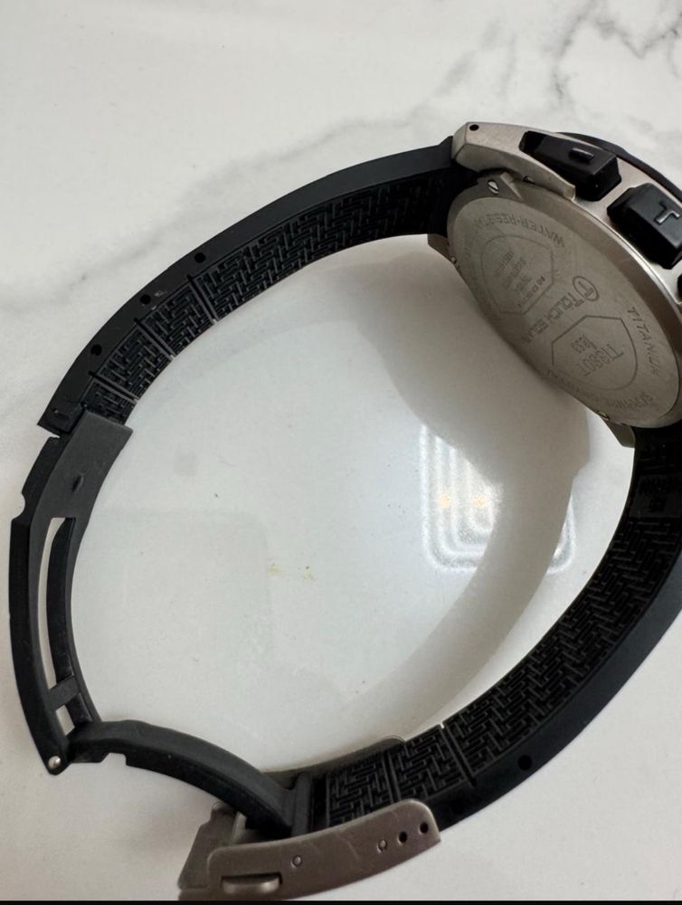 Титановые часы TISSOT