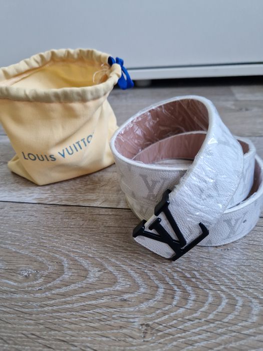 Curea Louis Vuitton alba