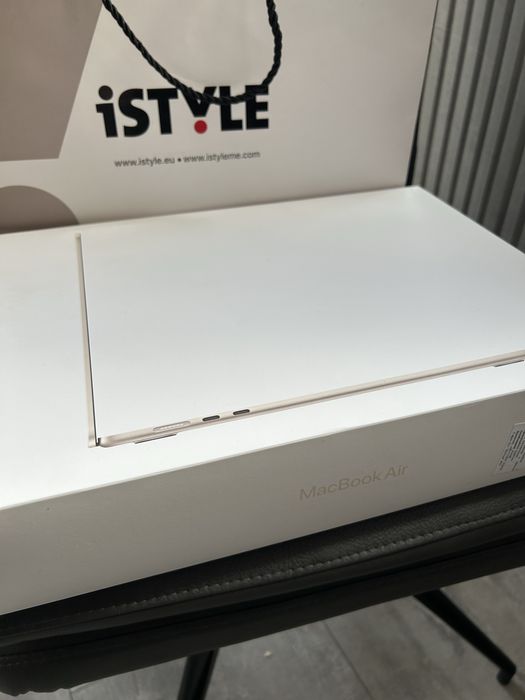 Apple MacBook air Starlight 15.3 inch M2 chip