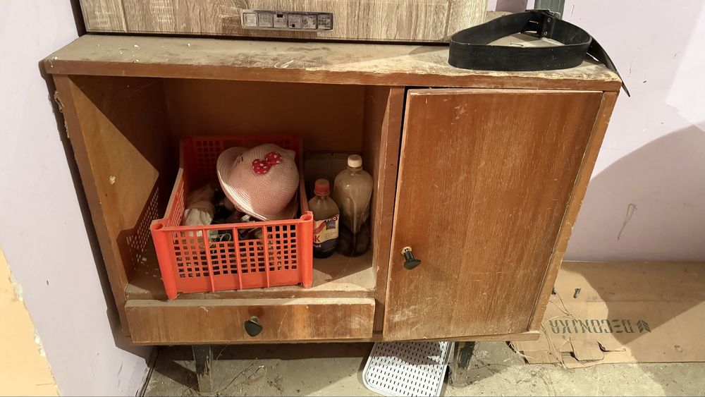 Продам тумбу под телевизор, подвесной шкаф и тумба