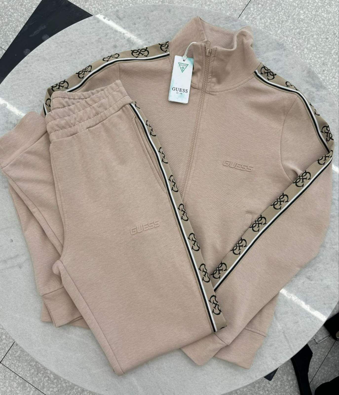 Дамски памучни екипи Guess висок клас