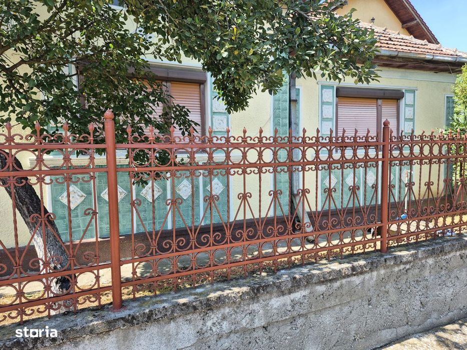 Casa 100mp + anexe + 23 ari teren, Sat Paulian