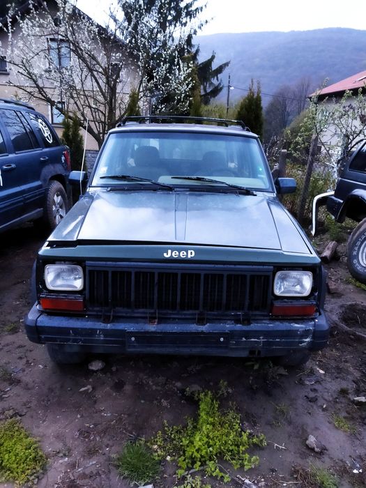 Джеп чероки 2.5  дизел на части 90 год