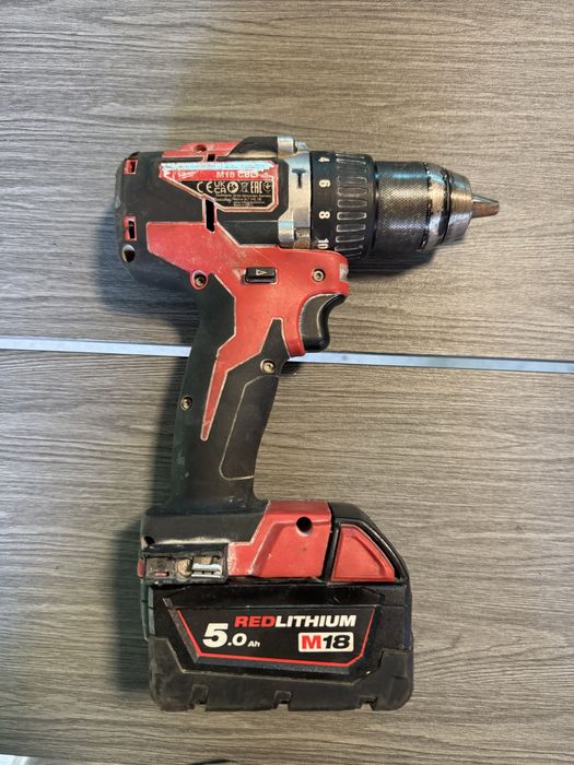 Masina de gaurit cu percutie fara acumulatori Milwaukee