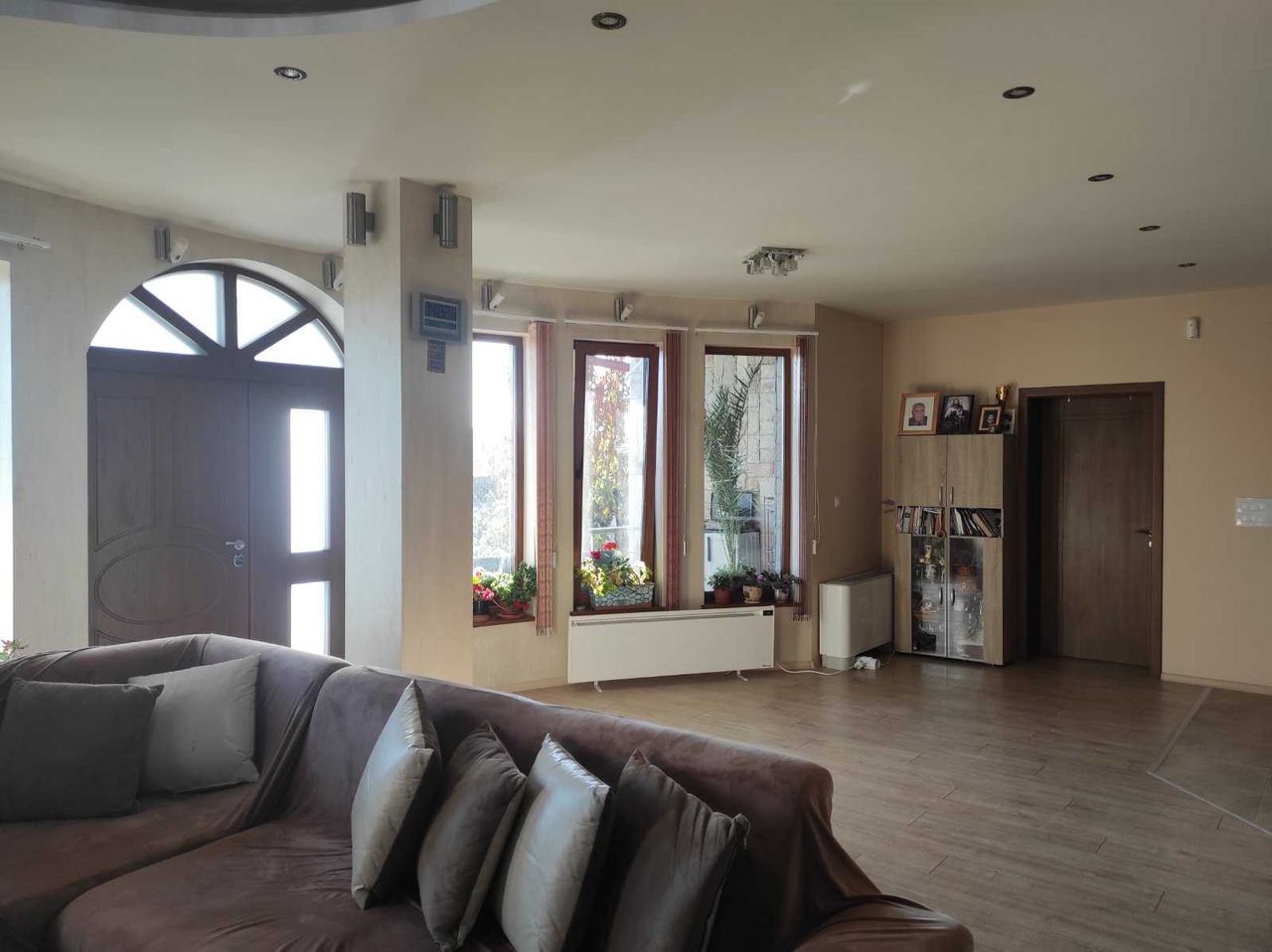 Продава се Къща в Стара Загора, Студентско градче - 300 кв.м за 412 €/кв.м - Снимка #5
