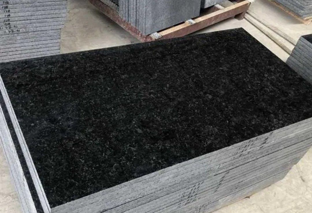 Граниты Angola black 1,7 и 1,4