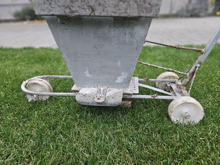 Masina de trasat cu var , gazonul