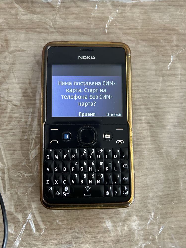 Продавам Nokia Asha 210 с оригинално зарядно