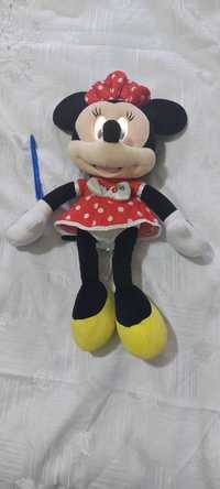 Papusa Minnie Mouse interactiva