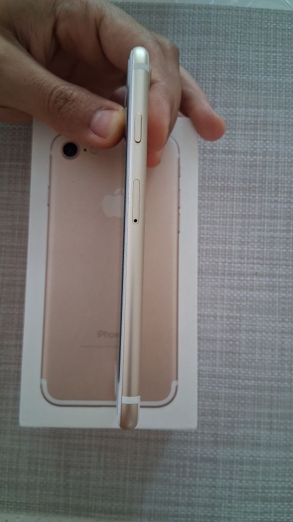 IPHONE 7 GOLD 32GB Много запазен