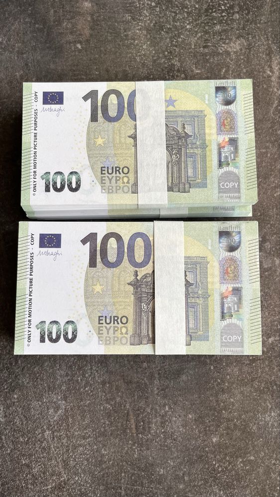 Реквизитни банкноти от 100€.