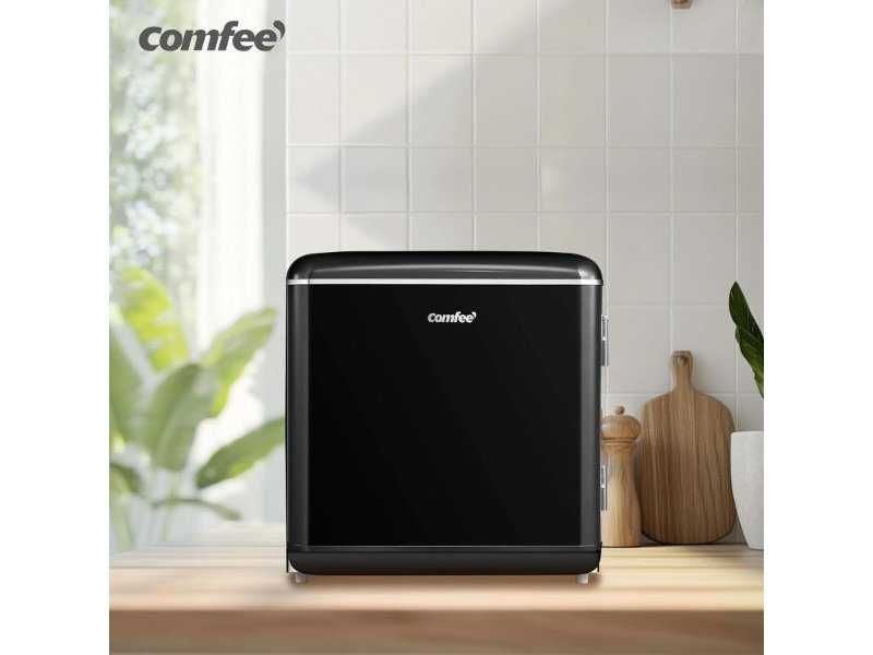 Ретро Мини Хладилник Comfee RCD50BL2EURT(E), 47L, Черен