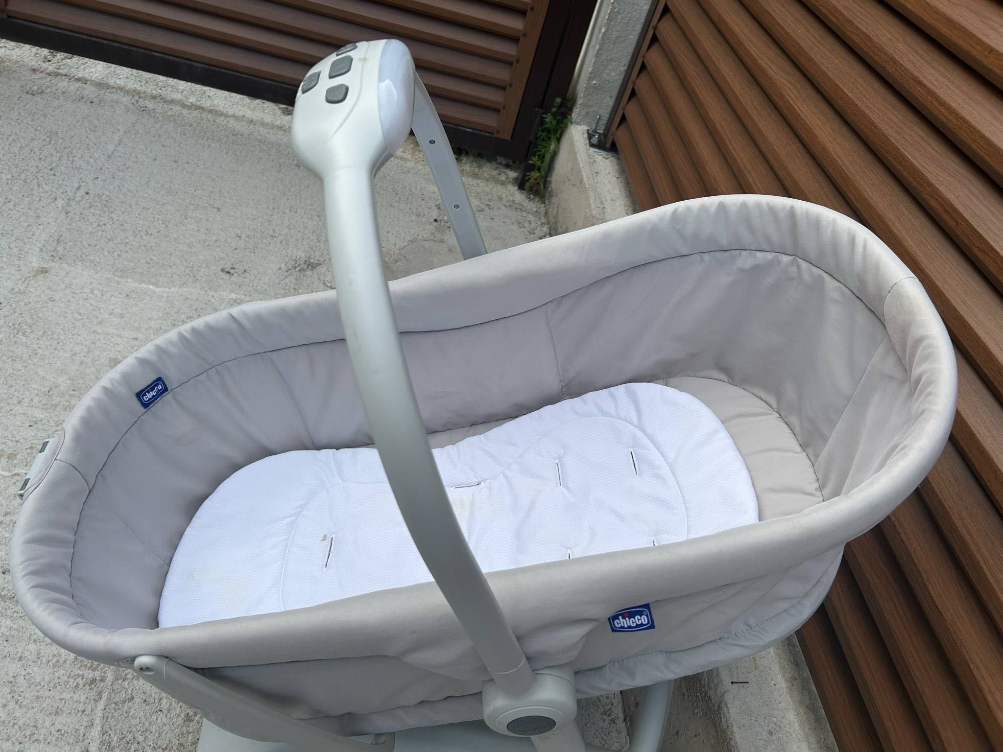 Baby chicco 5в1 подвижно легълце на колелца с опция столче за хранене