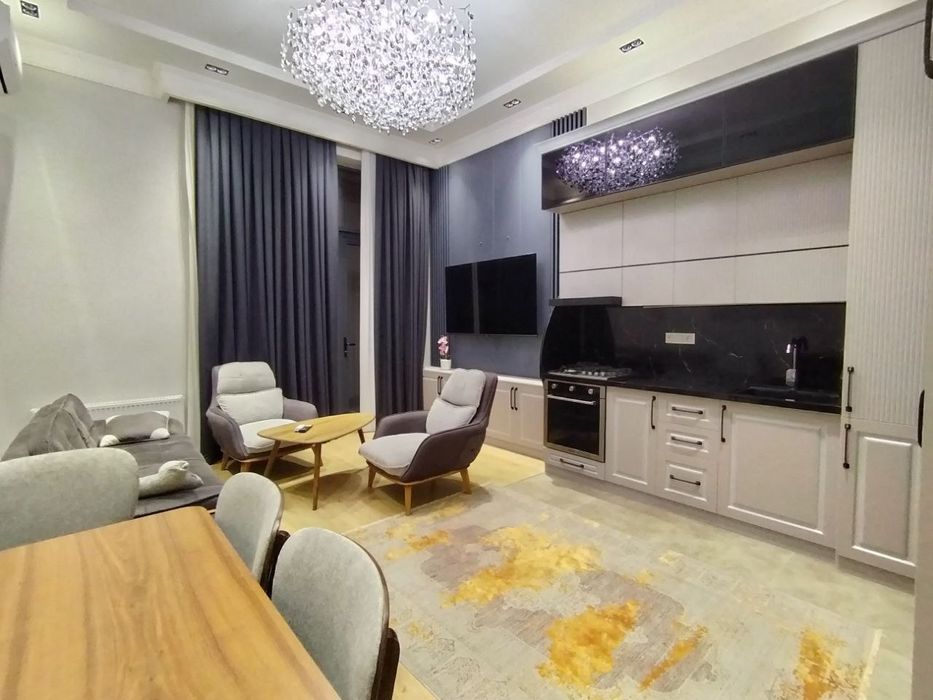 #023. Продаётся 3х комнатная квартира с мебелью и техникой .