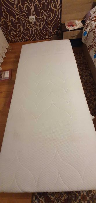 Матрак 90cm x 200cm като нов