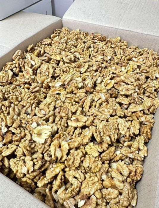 Vând miez de nucă cantitate mare preț 35 lei