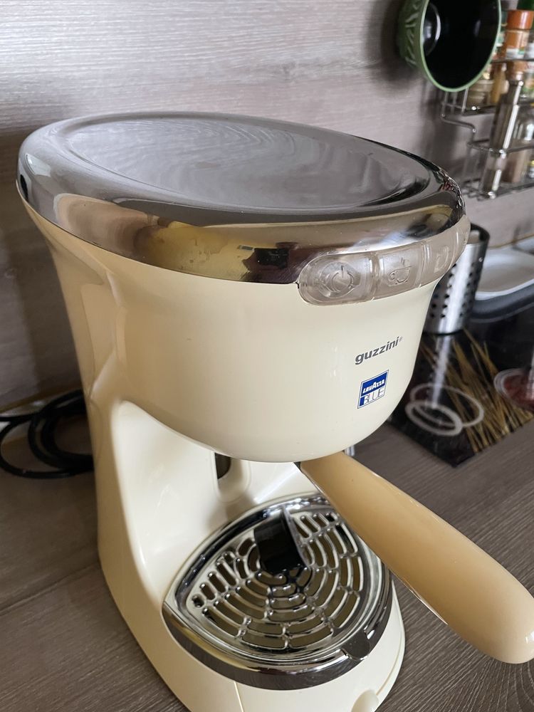 Кафемашина Lavazza Blue Guzzini с капсули