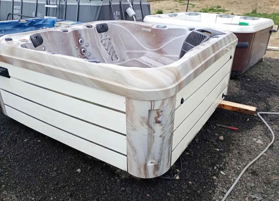 Jacuzzi spa 6-8 persoane!