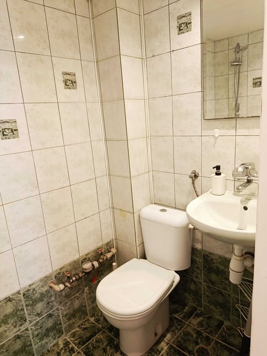 Дава под наем тристаен апартамент