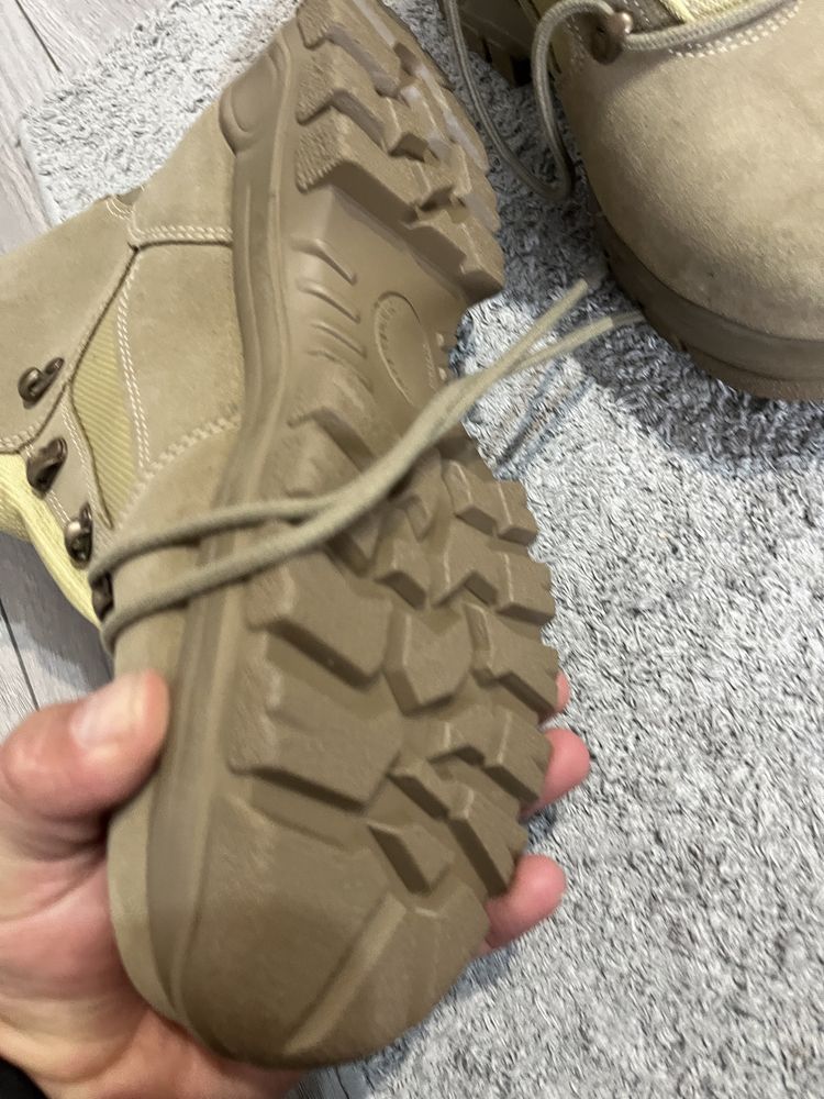 Bicanci miltari desert goretex , noi
