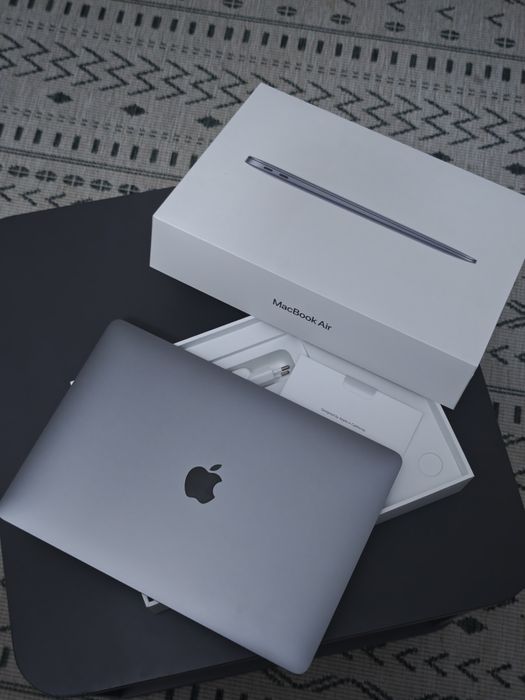 MacBook Air 13" 2020 i3