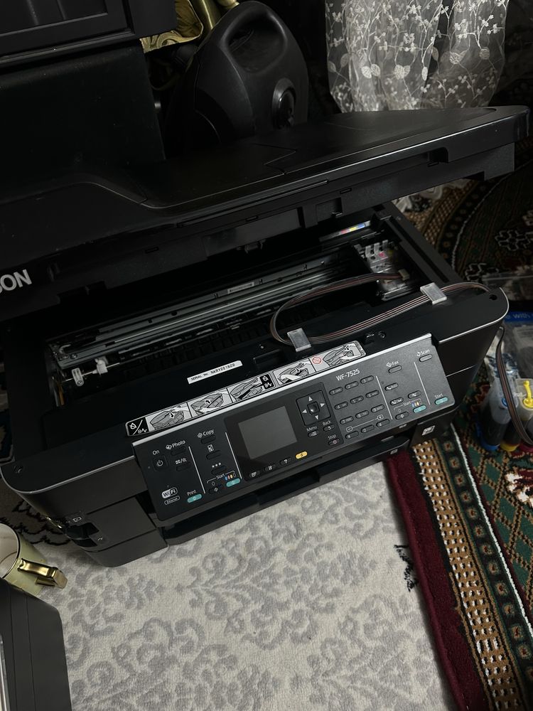 Epson WF-7525 A3 4ta-rangli wifi  kserokopiy printer aybi yoq srochno