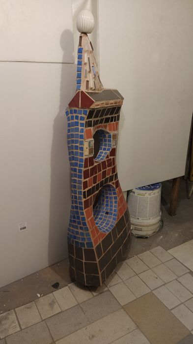 Склуптора от теракотни плочки за двор