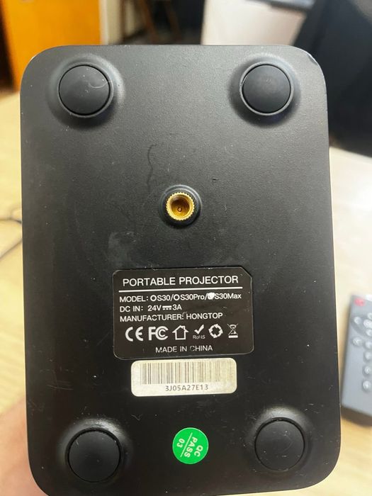 Videoproiector, usor de transportat, la tara, la chaping, etc. 400 lei