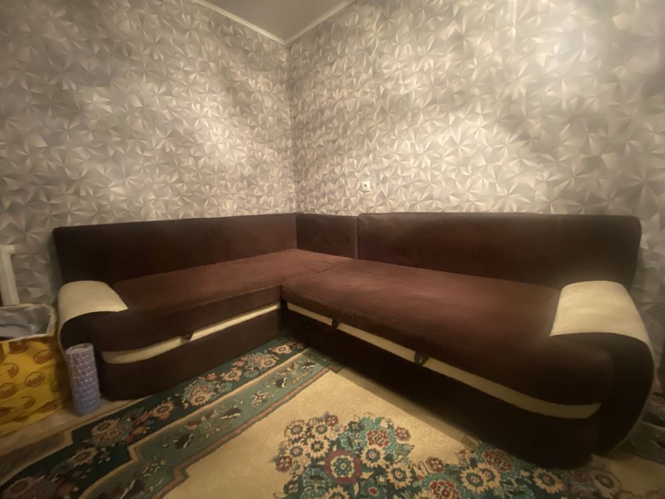Продается большой вместительный диван, раздвигается