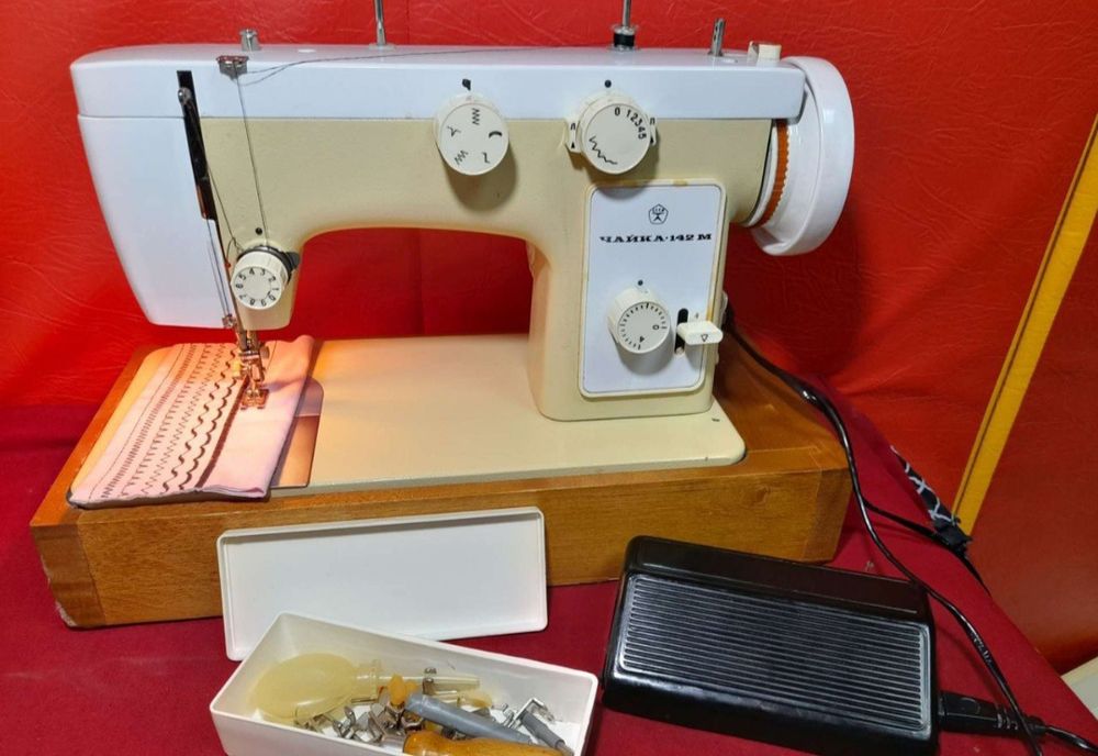 Новая швейная машинка Чайка 142 прямострока зигзаг оверлок шьет 100%