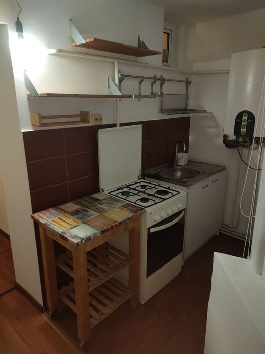 Închiriez garsoniera