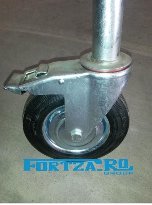 Scara pentru podina cu trapa pentru schela