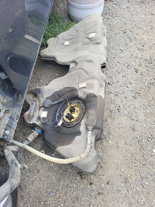 Rezervor+pompa motorina bmw f10 520d B47 an 2016