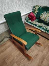 Продам кресло-качалку с подножьем,кровать