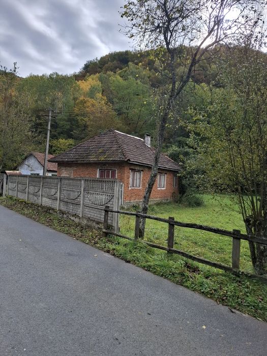 Vind casa cu gradina, , in sat Stanija jud. HD. Tel  0034642289102