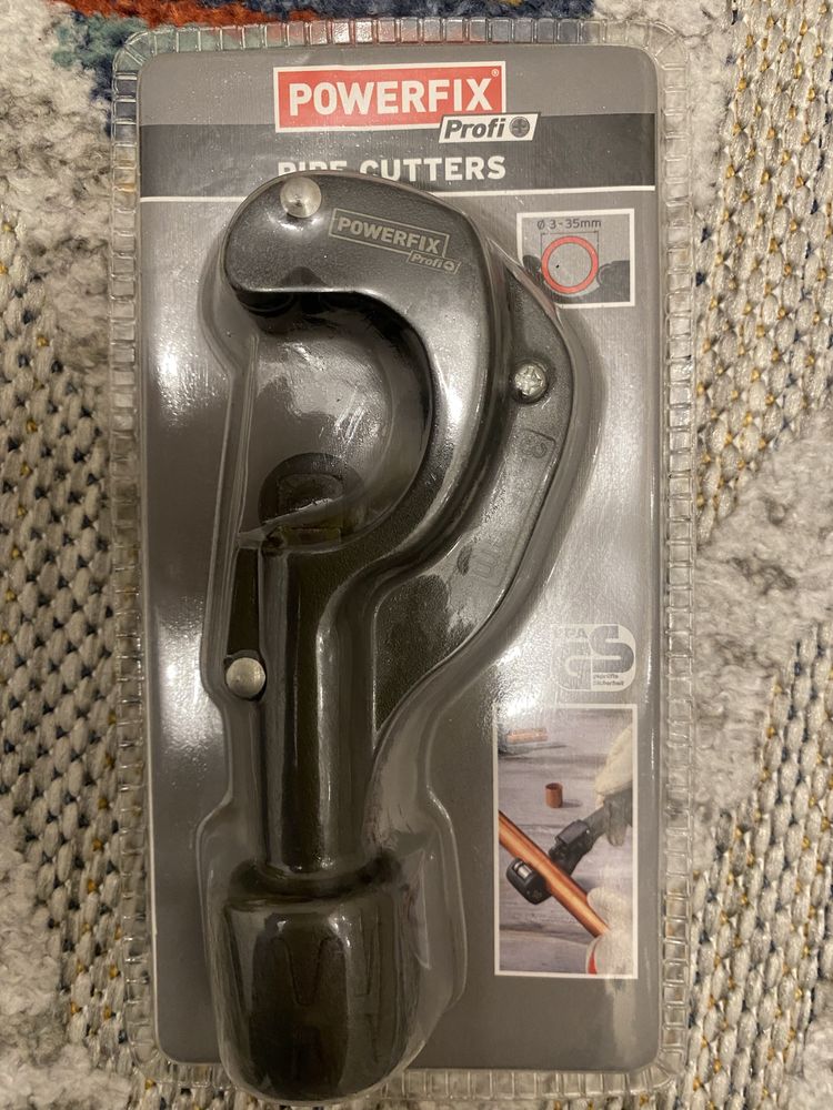Unelte de la Powerfix: colector praf bormasina, cleste si cutter tevi