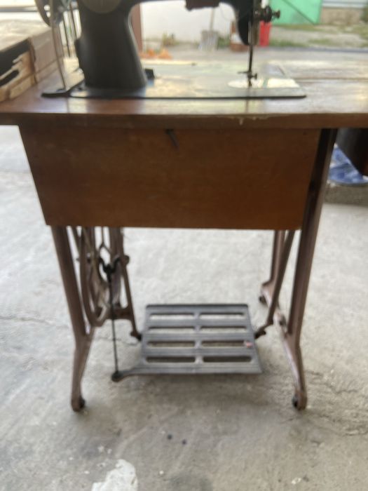 Швейную машинку продам