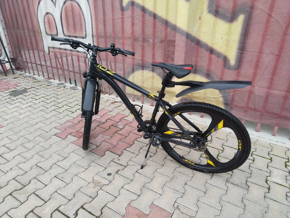 29 CORELLI Zoi MDB black-yellow