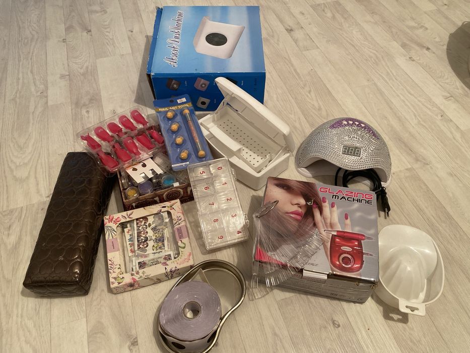 Маникюрные  и педикюрные принадлежности