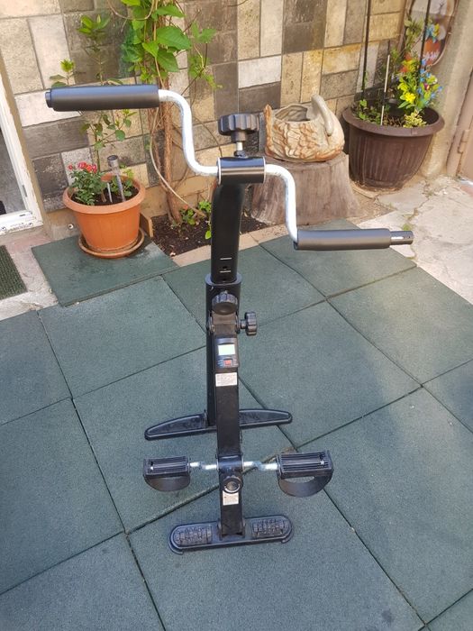 Bicicleta statica pentru picioare și mâini