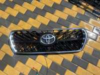 Решетка радиатора на Toyota Land Cruiser 200