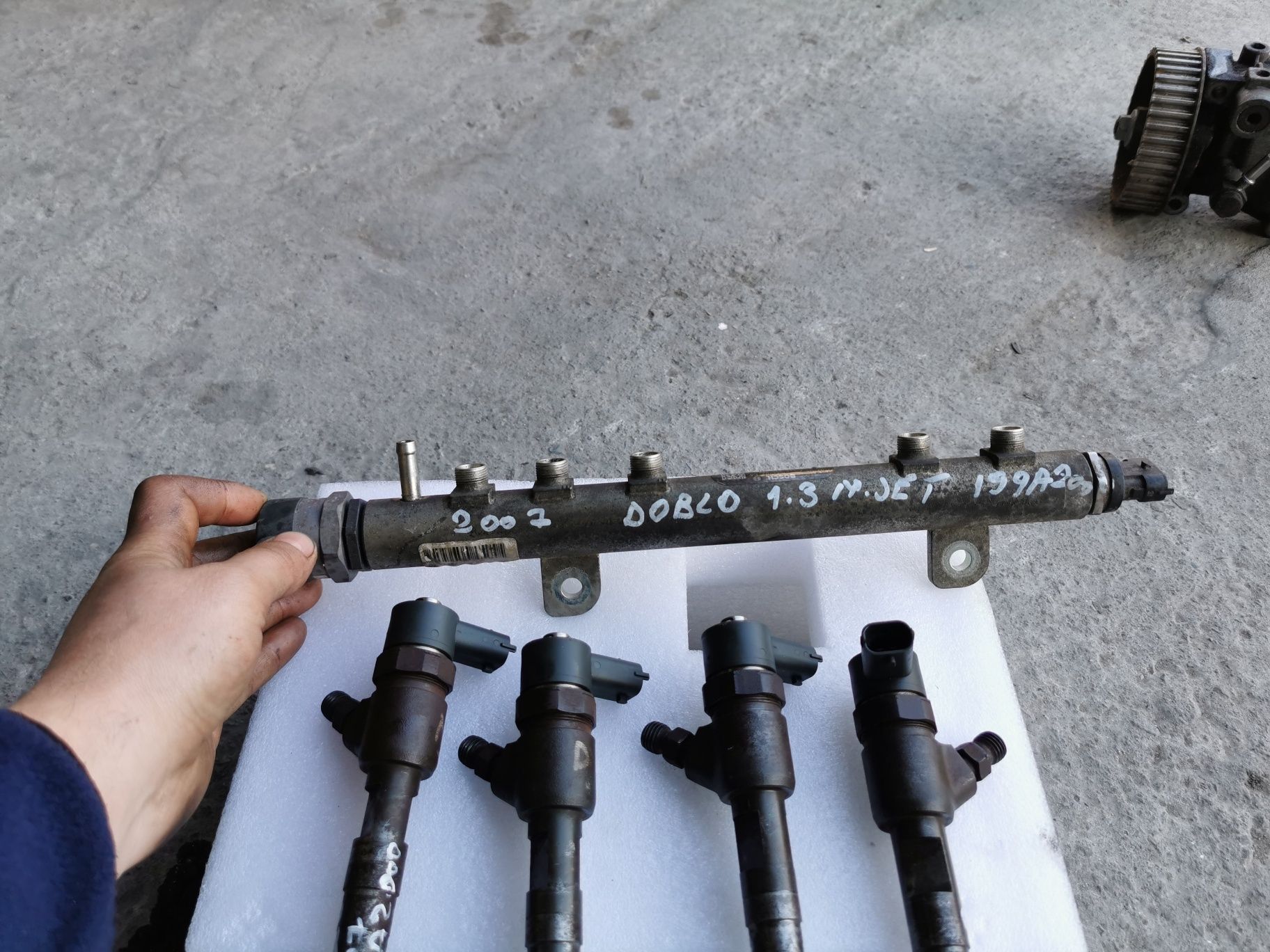 Injector injectoare pompa rampa 1.3 multijet 199A2000 75 cp Fiat doblo