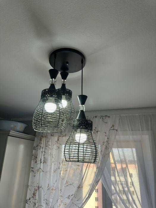 Продам люстру в кухню