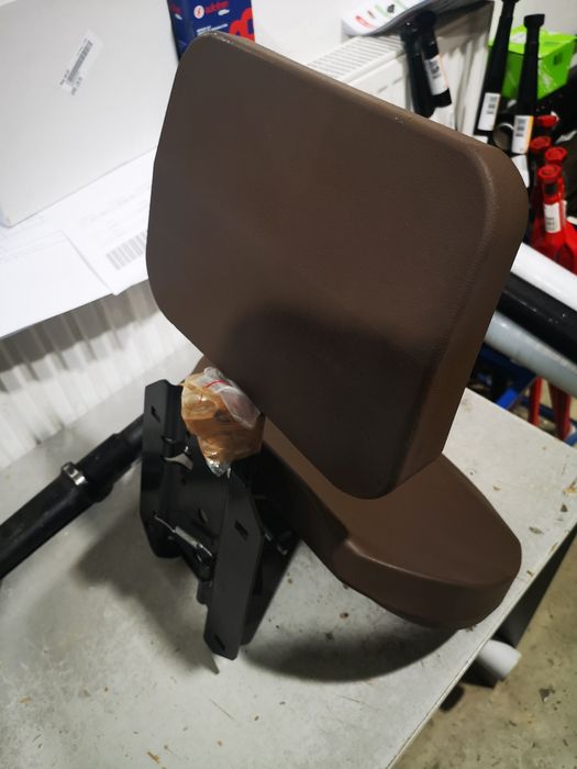 Scaun pasager tractor john deere original preț 910 lei tel