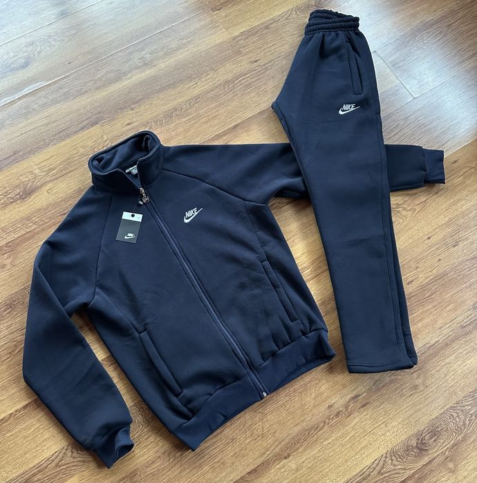 Мъжки,ватиран,тъмно син екип Nike с бродирано лого и ципове на джобове