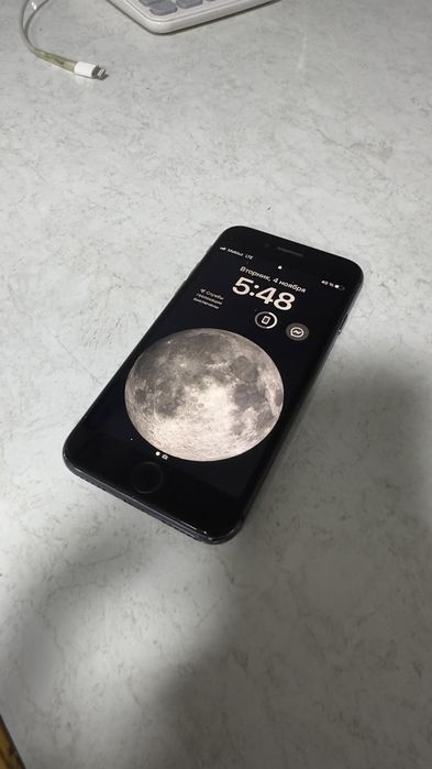 IPhone 8 rangi qora holat yaxshi