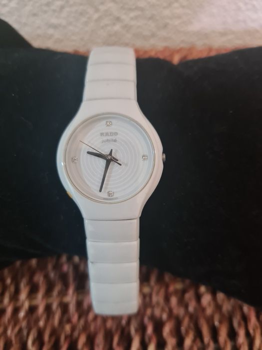 Дамски часовник,, Rado" с четири бели диаманта